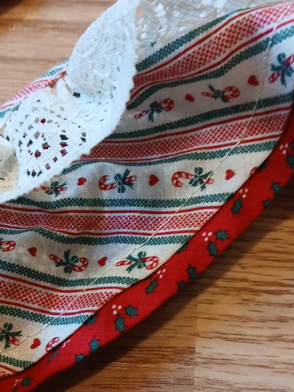 Vintage Handmade Ruffled Christmas Tree Garland Lace Ameritex 1987 Fabric